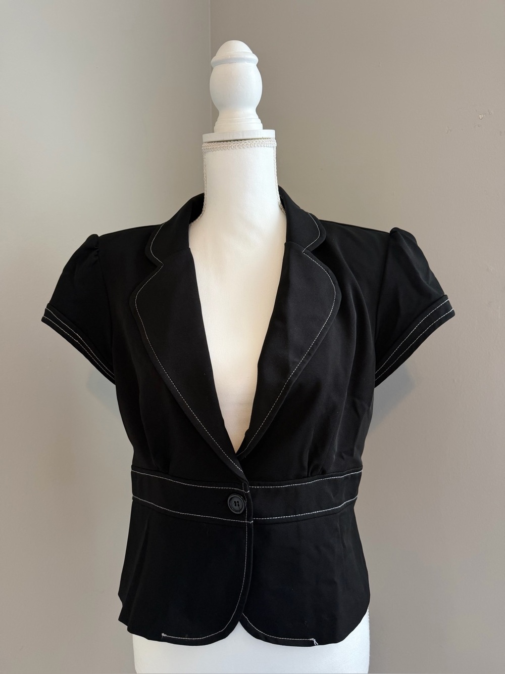 Black Short-Sleeve Notch Lapel Blazer with Contrast Stitching